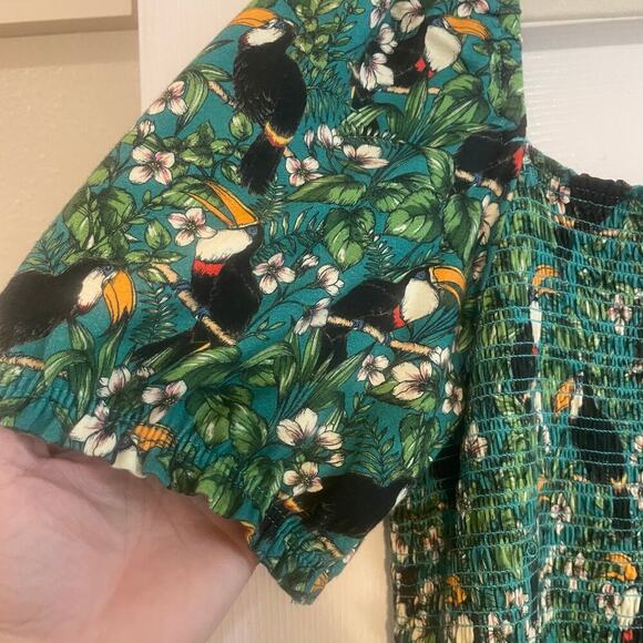 Dolan x Anthropologie Green Left Coast Smocked Puff Sleeved Top Tropical Bird XL - Picture 11 of 13